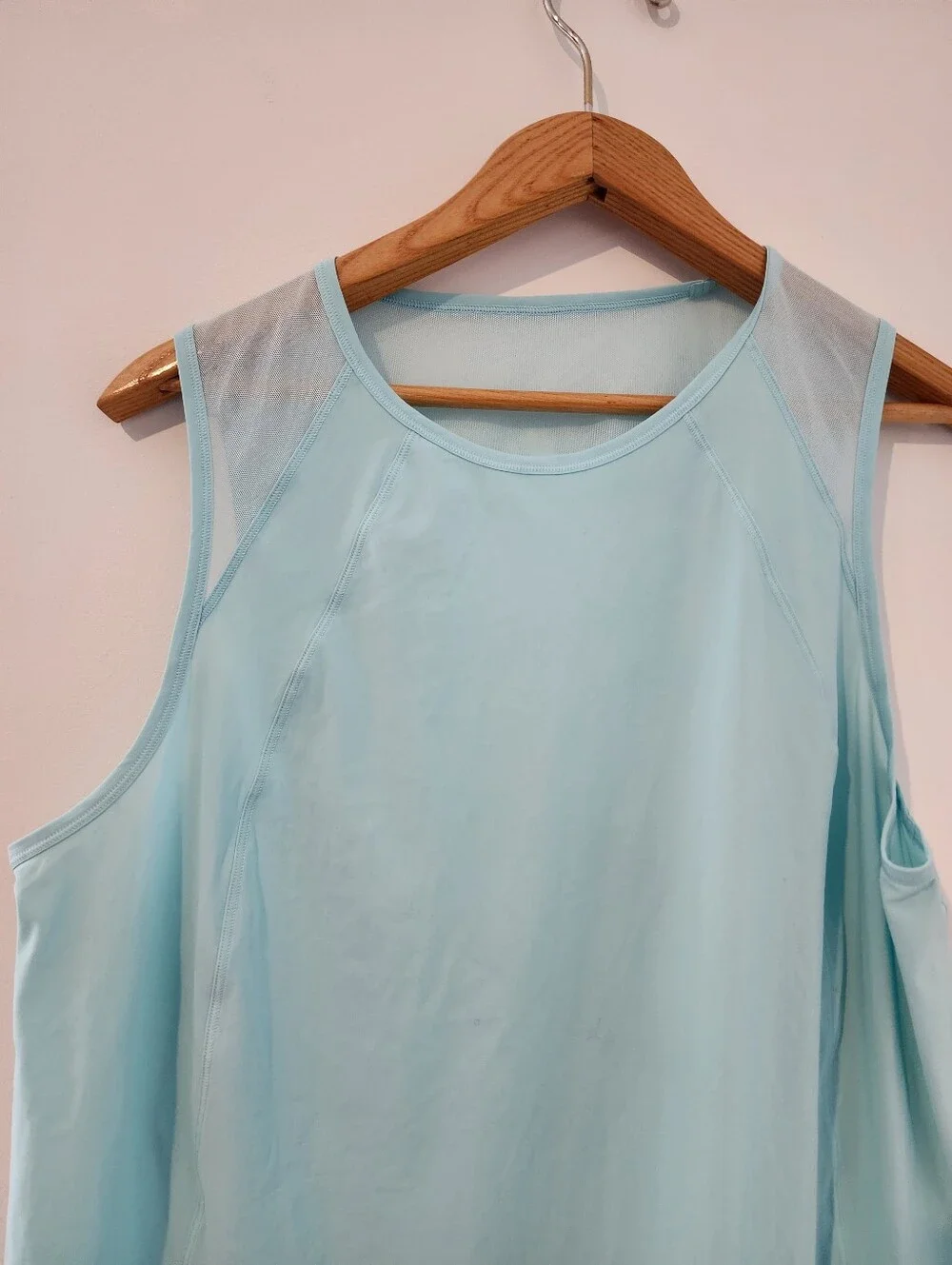 Lululemon Sculpt Tank Top Women Size ? Light Blue Mesh Back Vent Activewear READ